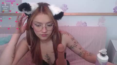 Snapshot of alyy_cute chatting on October 11, 2:54 pm Alyy online show from October 11, 2:54 pm
