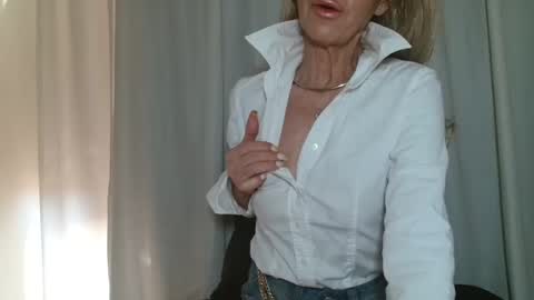 Snapshot of amanda0803 chatting on February 21, 1:11 pm Angel or Demon online show from February 21, 1:11 pm