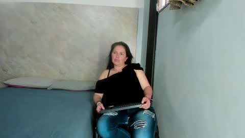 Snapshot of amara_luxe chatting on October 11, 8:56 pm amara_luxe online show from October 11, 8:56 pm