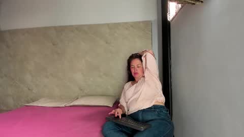 Snapshot of amara_luxe chatting on October 15, 8:53 pm amara_luxe online show from October 15, 8:53 pm