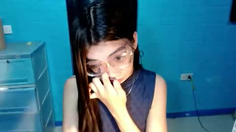 BELLA online show from April 25, 8:17 pm