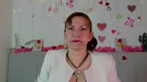 Snapshot of amaramoon_ chatting on October 6, 8:37 pm AmaraMoon online show from October 6, 8:37 pm