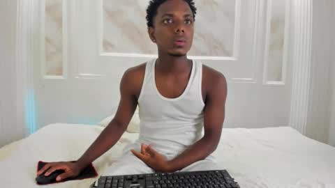Snapshot of amare_25 chatting on September 18, 8:24 pm Amare online show from September 18, 8:24 pm