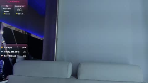 Emily online show from December 13, 7:53 pm