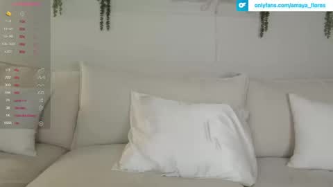 Snapshot of amaya_floress chatting on October 18, 9:41 pm amaya_floress online show from October 18, 9:41 pm
