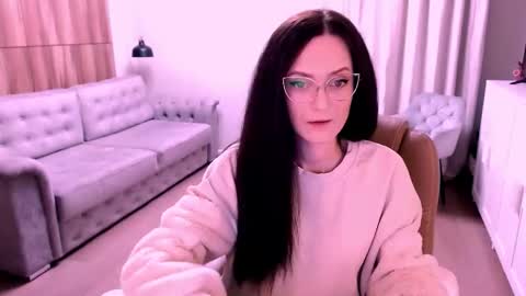 Izza online show from April 2, 9:49 am