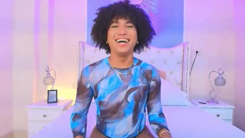 Snapshot of ambar_colling chatting on October 6, 2:13 pm Ambar Colling online show from October 6, 2:13 pm