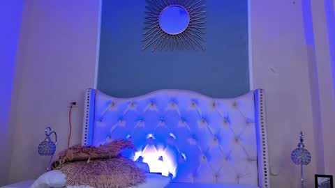 Snapshot of ambar_colling chatting on February 17, 5:44 pm Ambar Colling online show from February 17, 5:44 pm