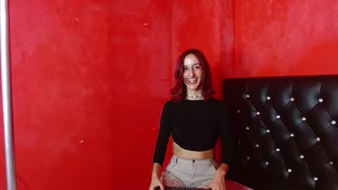 Snapshot of ambar_roux1 chatting on February 17, 3:00 pm ambar_roux1 online show from February 17, 3:00 pm