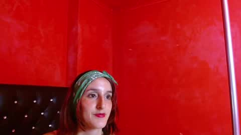 Snapshot of ambar_roux1 chatting on March 1, 11:37 pm ambar_roux1 online show from March 1, 11:37 pm