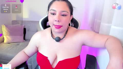 Snapshot of ambar_wells chatting on October 13, 9:28 pm ana online show from October 13, 9:28 pm