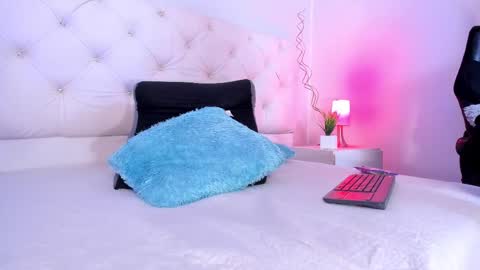 Snapshot of ambeer_fox_ chatting on September 9, 8:31 pm Amber online show from September 9, 8:31 pm