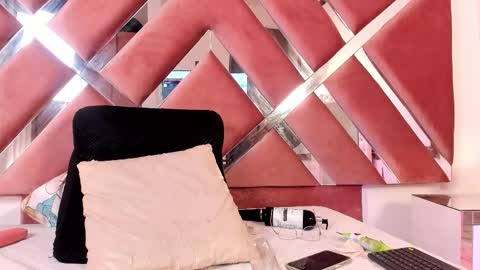  Amber  online show from February 6, 9:28 pm