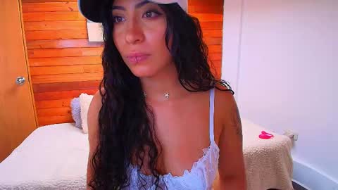 Snapshot of amber_curly chatting on September 24, 8:37 pm amber_curly online show from September 24, 8:37 pm