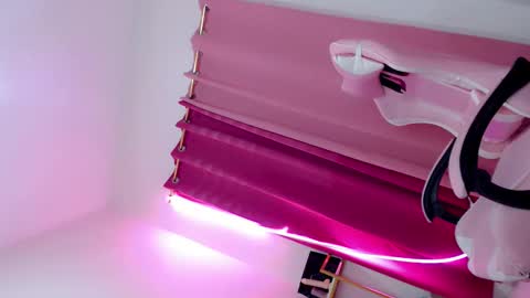 Amber online show from September 9, 1:44 pm