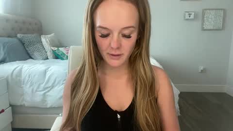 Snapshot of amberjayxox0 chatting on October 14, 8:23 pm Amber online show from October 14, 8:23 pm