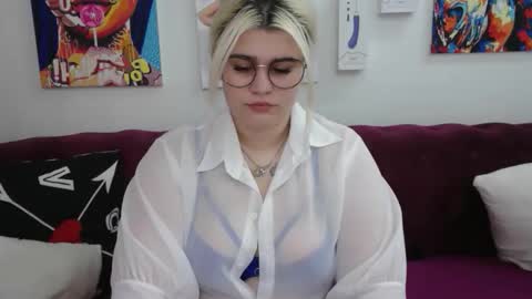 Snapshot of ambermonro chatting on September 24, 3:13 am Amber online show from September 24, 3:13 am