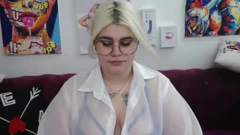 Snapshot of ambermonro chatting on October 13, 1:40 am Amber online show from October 13, 1:40 am