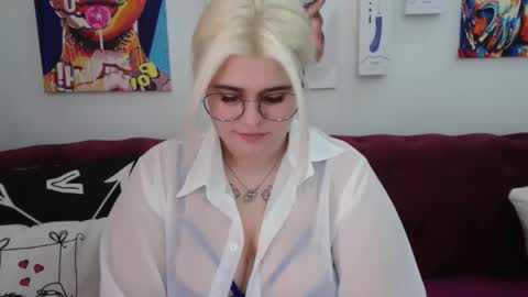 Snapshot of ambermonro chatting on September 25, 3:24 am Amber online show from September 25, 3:24 am