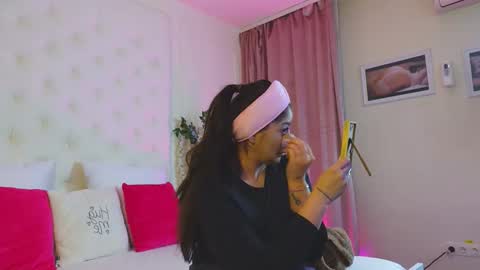 Amberseyes online show from March 3, 10:00 am