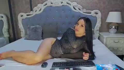Snapshot of amberwilliamx chatting on December 20, 9:54 am Ella online show from December 20, 9:54 am