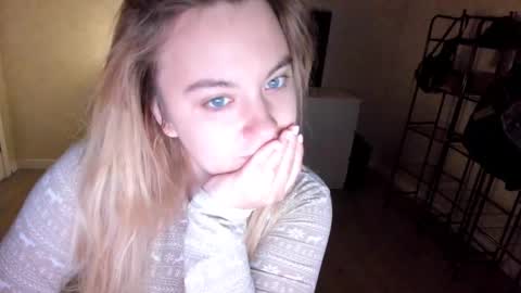 Snapshot of ambrosia__ chatting on September 15, 10:28 am ambrosia__ online show from September 15, 10:28 am