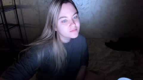 Snapshot of ambrosia__ chatting on October 16, 4:34 am ambrosia__ online show from October 16, 4:34 am