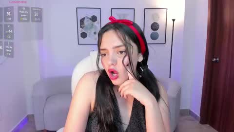 Snapshot of amelia_cheerry chatting on March 3, 11:44 am amelia online show from March 3, 11:44 am