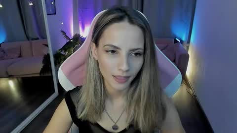 amelia_meili online show from December 2, 12:58 pm