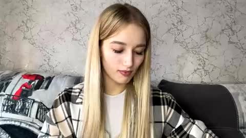 Snapshot of ameliaduraku chatting on October 20, 8:41 am Catherine online show from October 20, 8:41 am