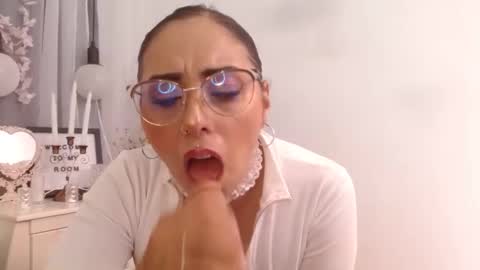 Chloe online show from January 23, 2:12 am