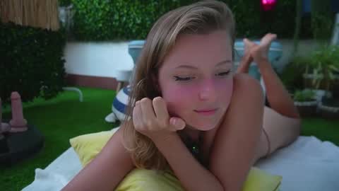 Amelia online show from September 16, 6:11 pm