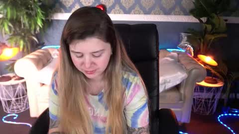 amellymillyy online show from February 25, 8:45 pm