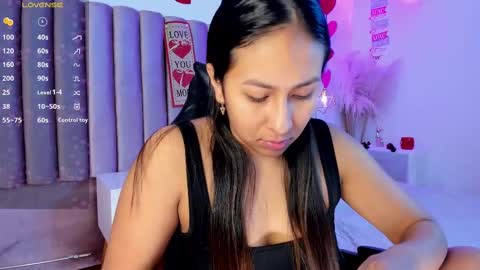 Snapshot of amelyamann chatting on February 24, 12:26 pm online show from February 24, 12:26 pm