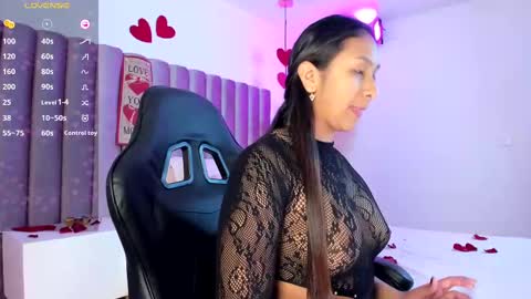 Snapshot of amelyamann chatting on February 14, 12:36 pm online show from February 14, 12:36 pm