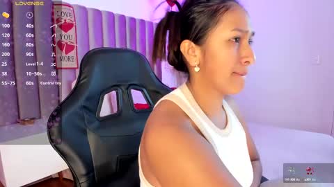 Snapshot of amelyamann chatting on February 16, 12:21 pm online show from February 16, 12:21 pm