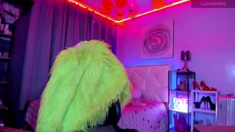 Snapshot of amethyst_ts chatting on January 23, 12:57 am AMETHYST look at my BIO online show from January 23, 12:57 am