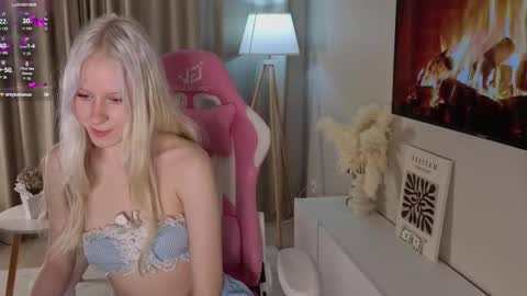 Snapshot of amili_kron chatting on October 7, 9:22 pm MY NAME IS AMILI WELCOME TO MY ROOM online show from October 7, 9:22 pm