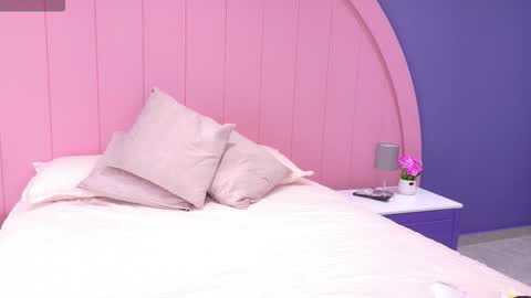    online show from February 3, 2:21 pm