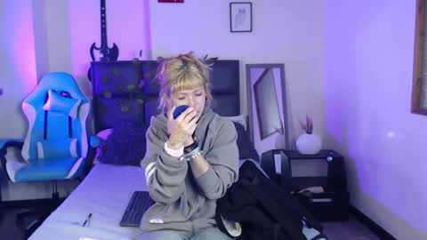 Snapshot of amnesiia_ chatting on October 6, 12:34 pm Amnesia online show from October 6, 12:34 pm