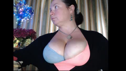 Snapshot of amorelara chatting on September 9, 1:44 pm amorelara online show from September 9, 1:44 pm