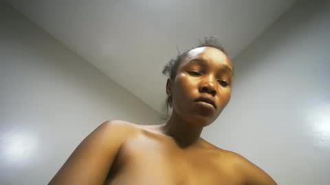 Snapshot of amunetlover chatting on October 31, 10:48 am shantel online show from October 31, 10:48 am