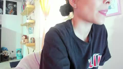 AmyEloise online show from December 1, 8:07 pm