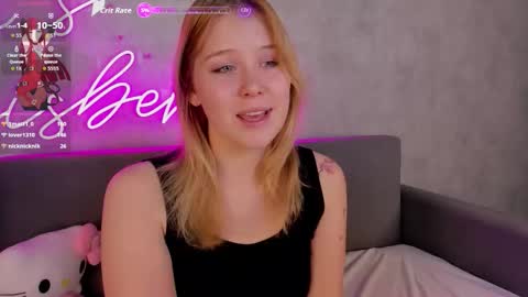 Snapshot of amy_kimberlly chatting on September 30, 5:18 am Amy online show from September 30, 5:18 am