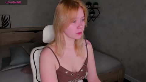 Snapshot of amy_kimberlly chatting on October 13, 12:01 am Amy online show from October 13, 12:01 am