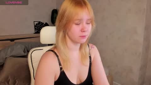 Snapshot of amy_kimberlly chatting on October 14, 12:02 am Amy online show from October 14, 12:02 am