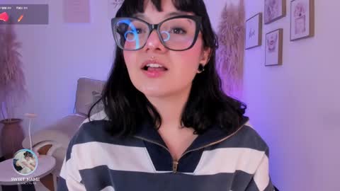 Snapshot of amy_lit chatting on September 23, 8:15 pm Hello I am Allison Welcome to my room and let is have a good time together whith me online show from September 23, 8:15 pm