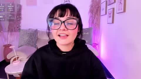 Snapshot of amy_lit chatting on September 27, 7:33 pm Hello I am Allison Welcome to my room and let is have a good time together whith me online show from September 27, 7:33 pm
