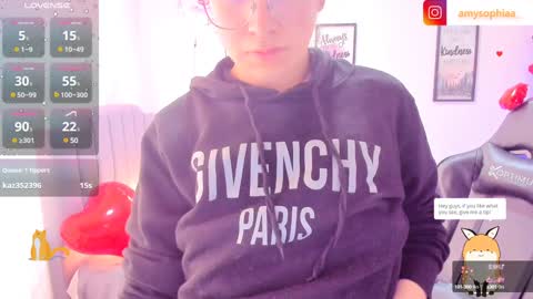 Snapshot of amy_sophiaa chatting on February 5, 1:44 pm Amy sophia 3 online show from February 5, 1:44 pm