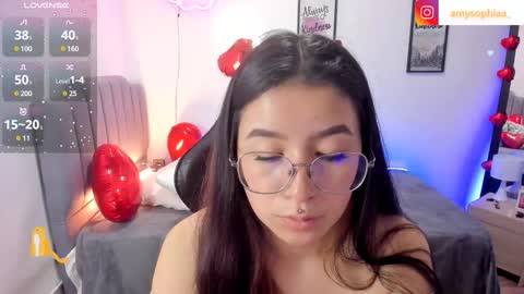 Snapshot of amy_sophiaa chatting on February 12, 2:32 pm Amy sophia 3 online show from February 12, 2:32 pm